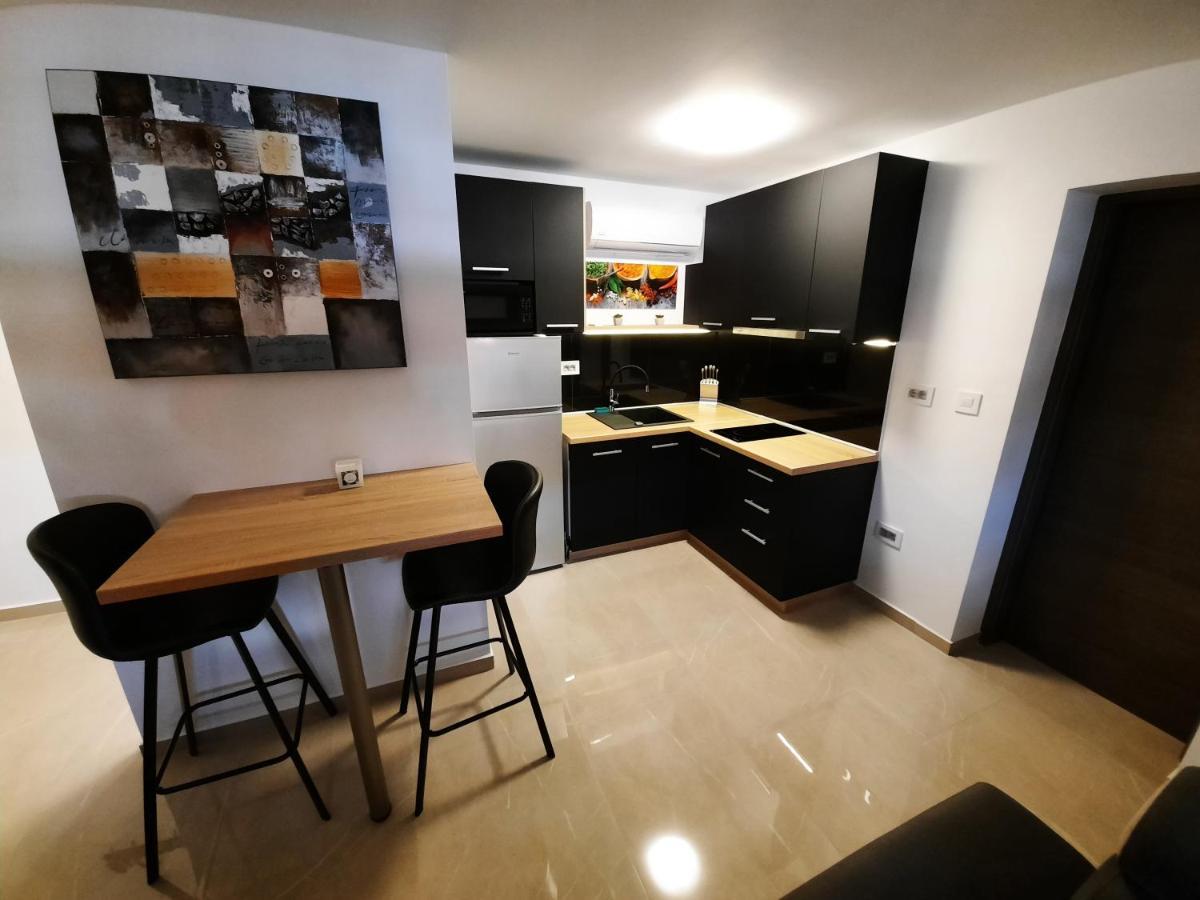 Apartmani New York ノヴァ・グラディシュカ エクステリア 写真
