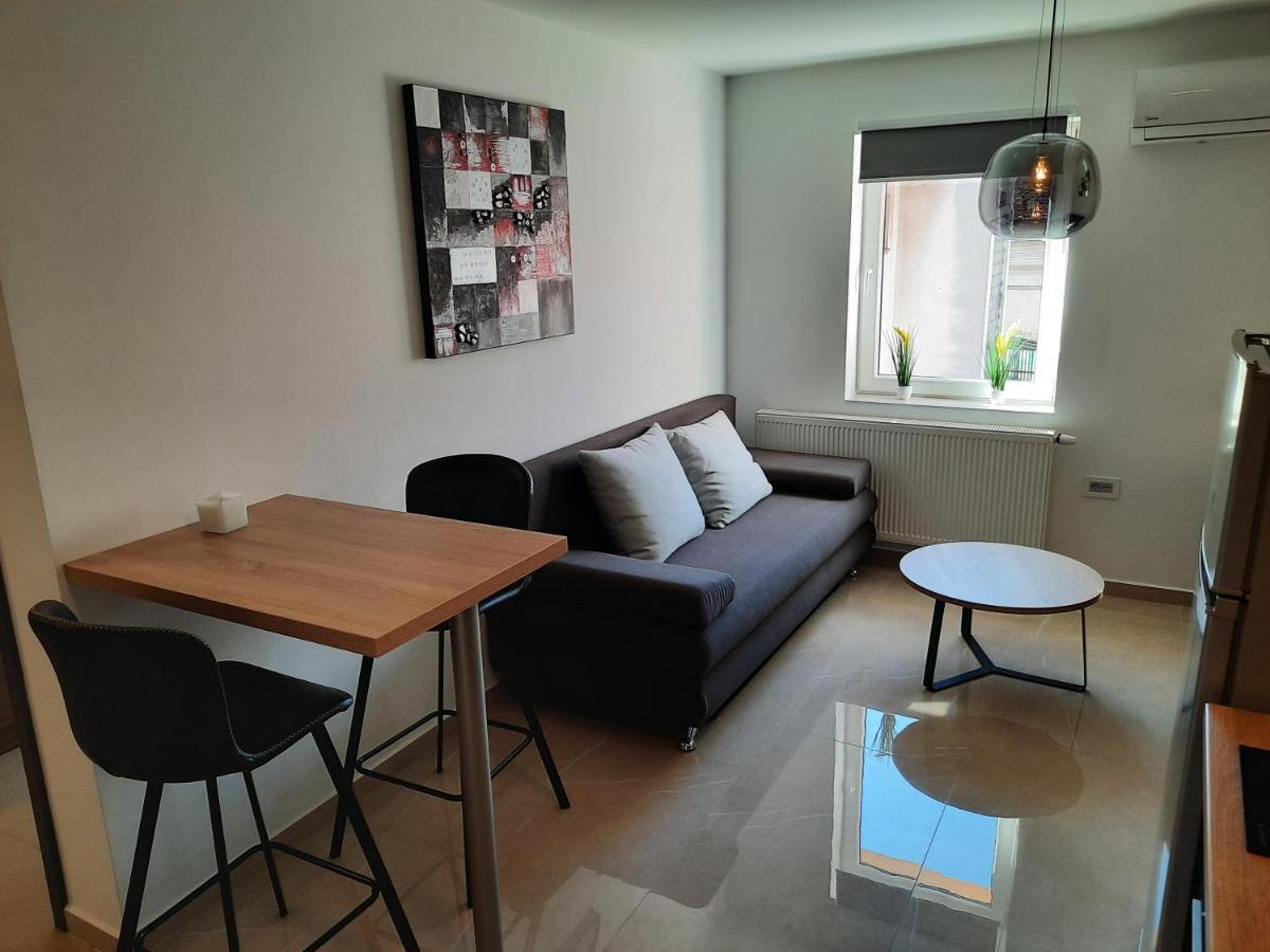 Apartmani New York ノヴァ・グラディシュカ エクステリア 写真
