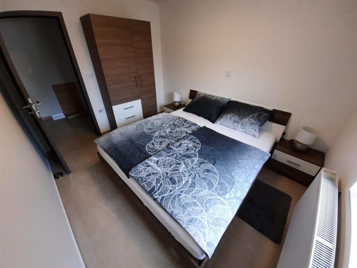 Apartmani New York ノヴァ・グラディシュカ エクステリア 写真