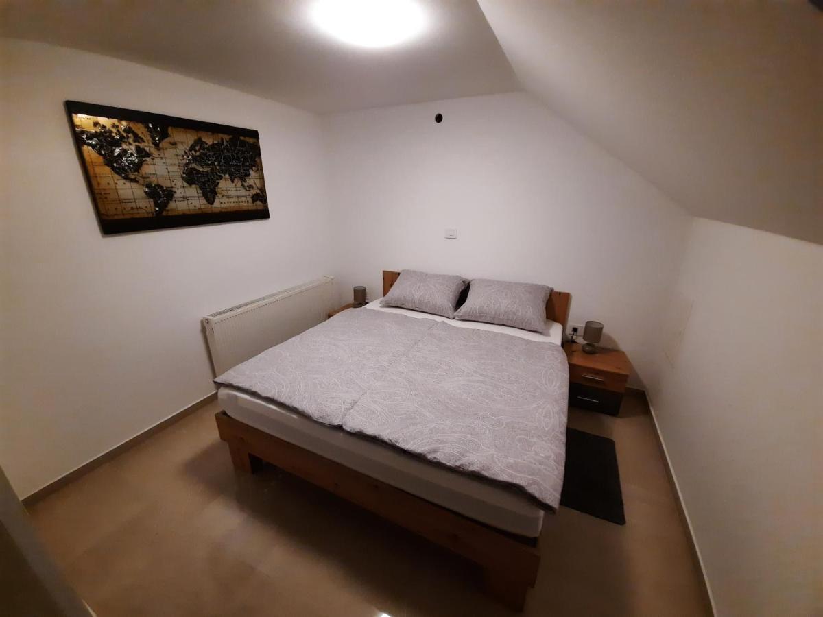 Apartmani New York ノヴァ・グラディシュカ エクステリア 写真