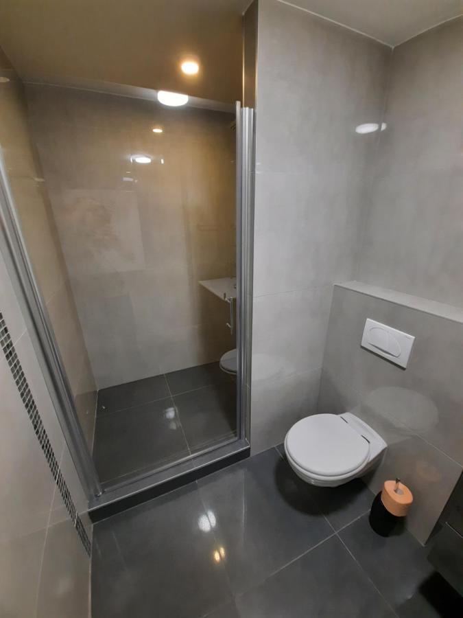 Apartmani New York ノヴァ・グラディシュカ エクステリア 写真