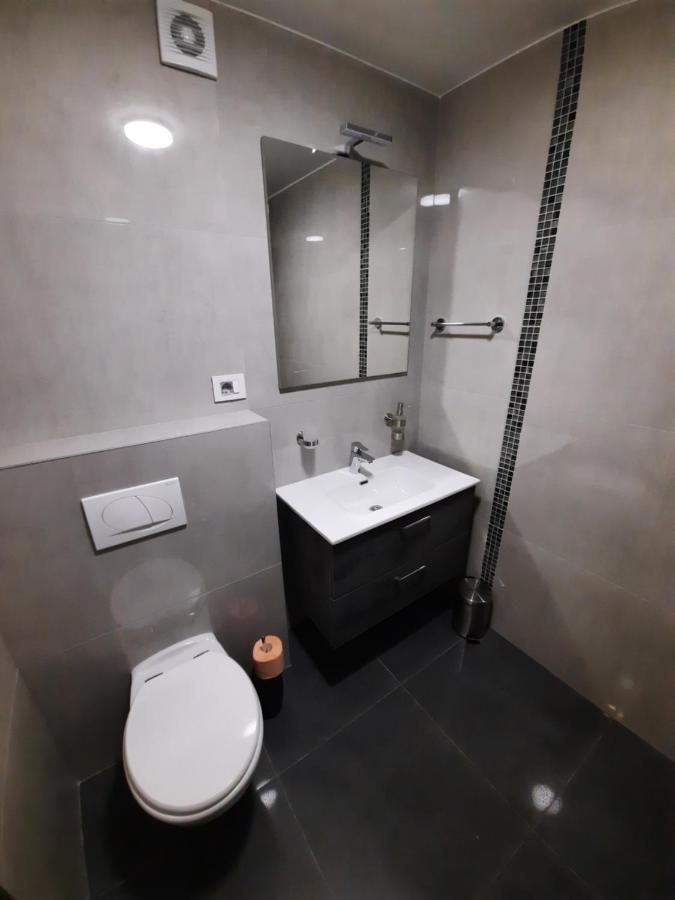Apartmani New York ノヴァ・グラディシュカ エクステリア 写真