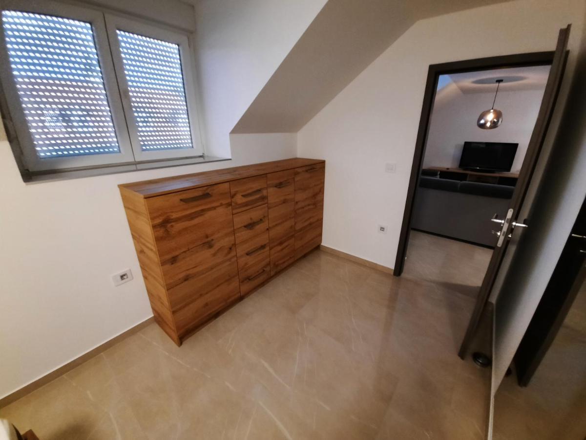 Apartmani New York ノヴァ・グラディシュカ エクステリア 写真
