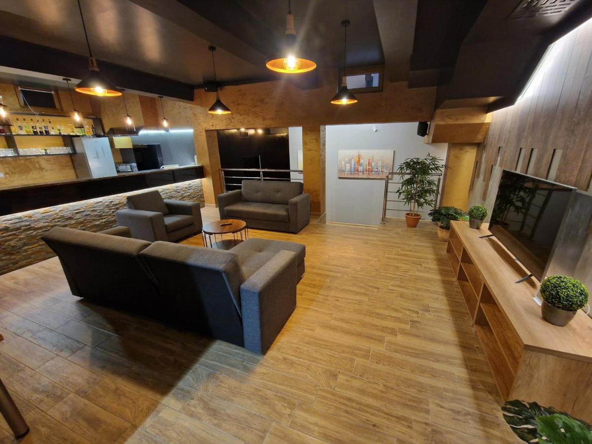 Apartmani New York ノヴァ・グラディシュカ エクステリア 写真