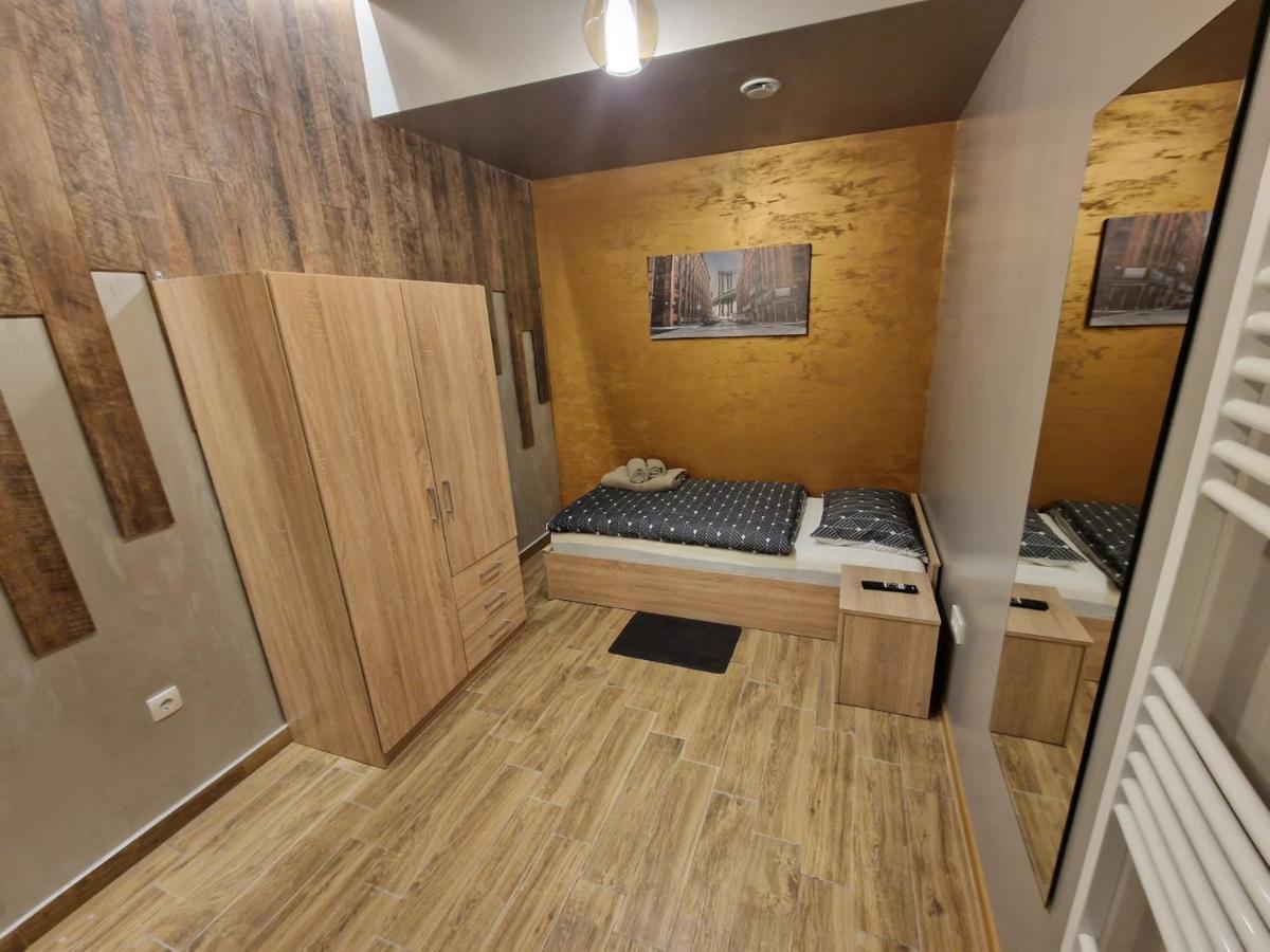 Apartmani New York ノヴァ・グラディシュカ エクステリア 写真
