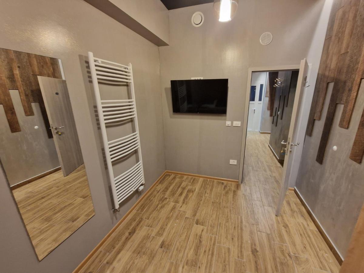Apartmani New York ノヴァ・グラディシュカ エクステリア 写真