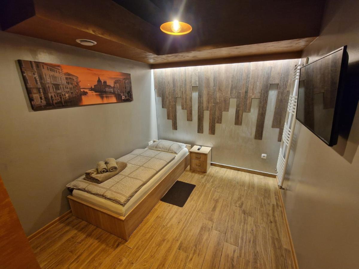 Apartmani New York ノヴァ・グラディシュカ エクステリア 写真