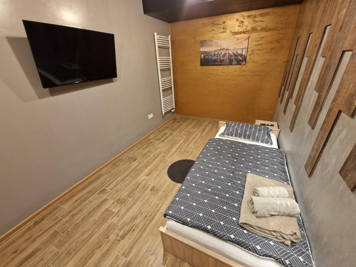 Apartmani New York ノヴァ・グラディシュカ エクステリア 写真