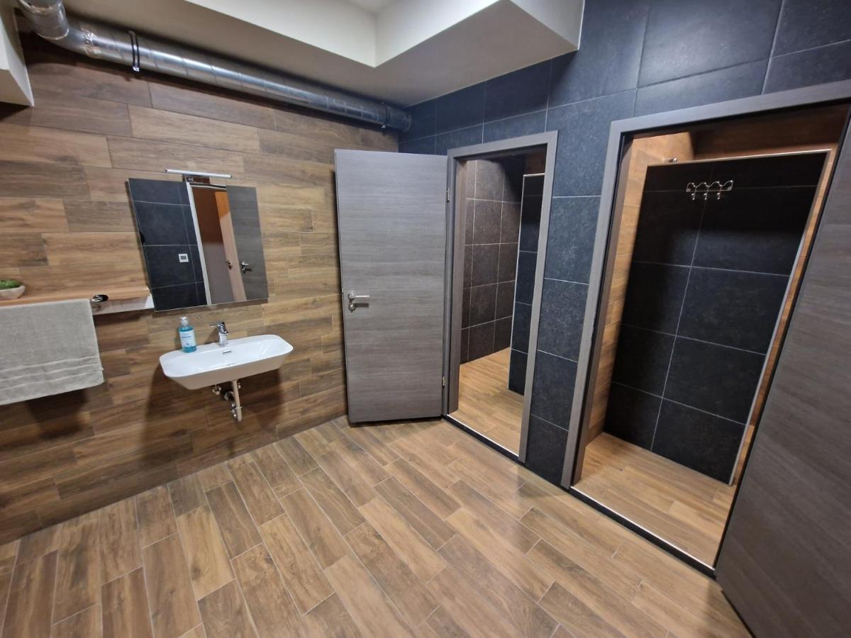 Apartmani New York ノヴァ・グラディシュカ エクステリア 写真