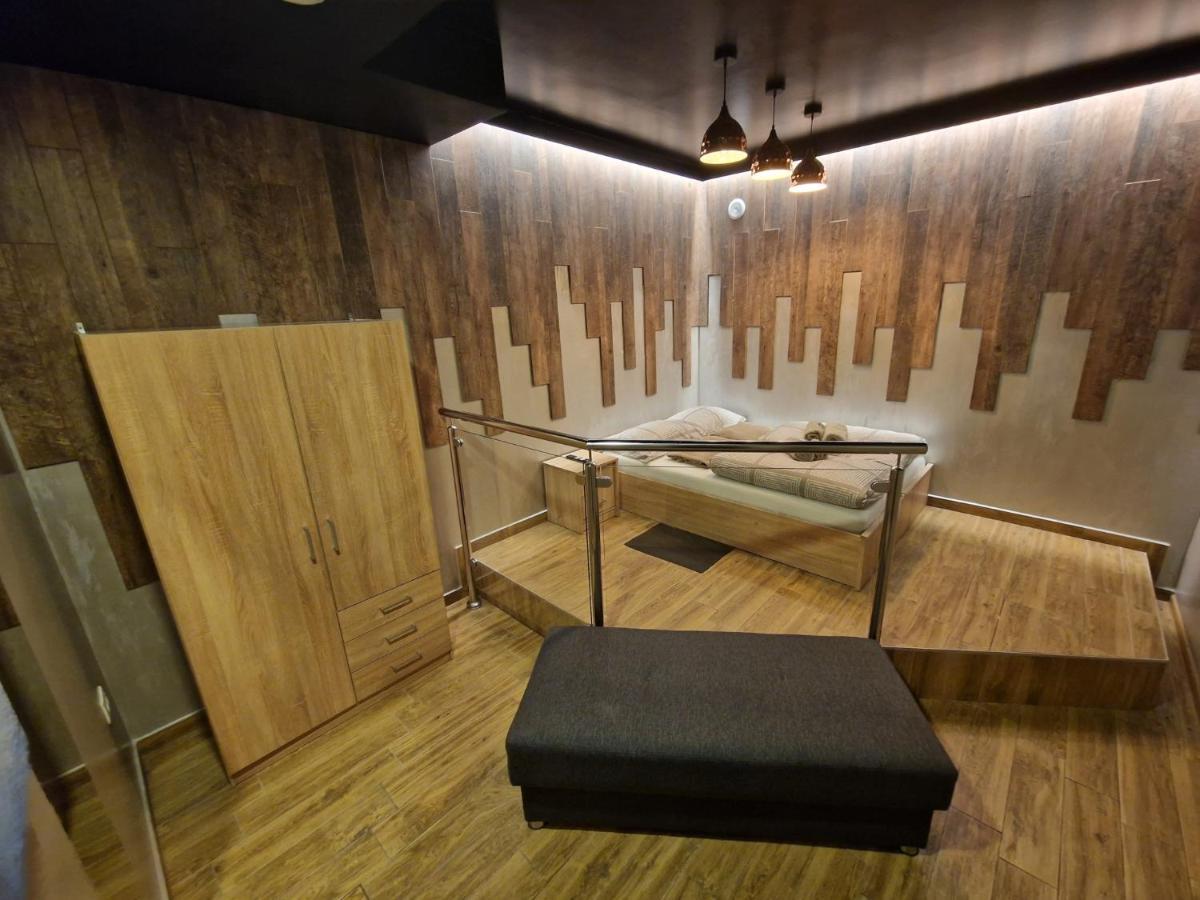 Apartmani New York ノヴァ・グラディシュカ エクステリア 写真